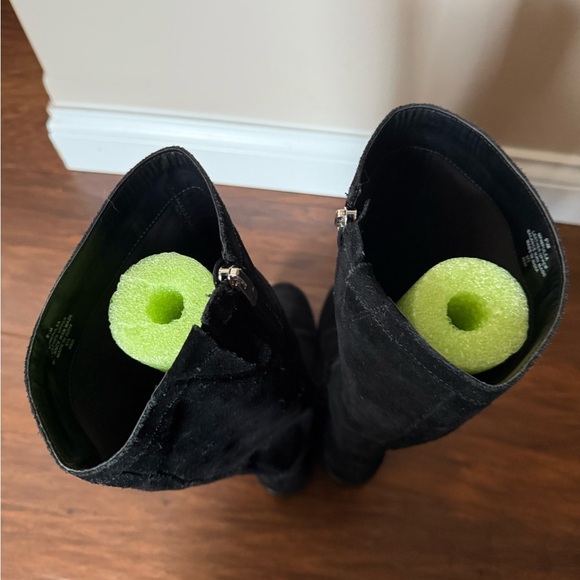 Elegant, Stylish Tall Black Suede Boots by Marc Fisher-Size 6.5 - Picture 4 of 11